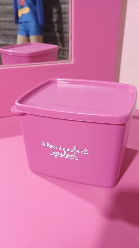 Tupperware Jeitoso na cor rosa